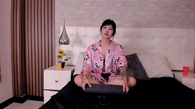 Snapshot of SofiaThoompson chatting on 06-14-26, 08:43 SofiaThoompson online show from 06-14-26, 08:43