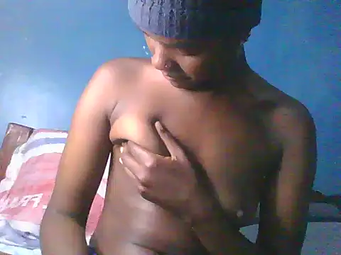 Snapshot of Petite-divaa chatting on 06-04-26, 05:28 Petite-divaa online show from 06-04-26, 05:28