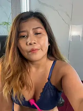 LyraMilano online show from 05-27-26, 12:34