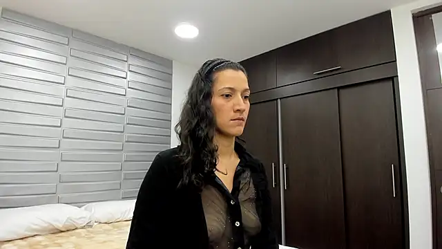 Snapshot of XimenaRose chatting on 06-28-26, 01:01 XimenaRose online show from 06-28-26, 01:01
