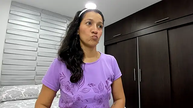 Snapshot of XimenaRose chatting on 07-14-26, 02:05 XimenaRose online show from 07-14-26, 02:05