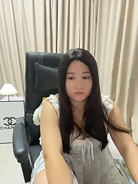 Snapshot of Luckysisi-s chatting on 06-29-26, 12:16 Luckysisi-s online show from 06-29-26, 12:16