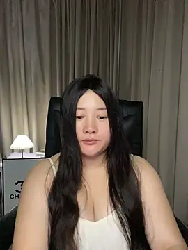 Snapshot of Luckysisi-s chatting on 05-31-26, 01:50 Luckysisi-s online show from 05-31-26, 01:50
