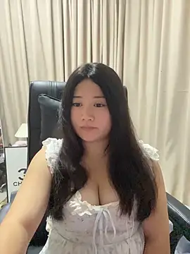 Snapshot of Luckysisi-s chatting on 06-05-26, 01:39 Luckysisi-s online show from 06-05-26, 01:39