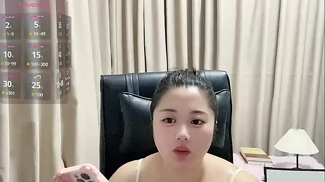Snapshot of Luckysisi-s chatting on 06-25-26, 03:37 Luckysisi-s online show from 06-25-26, 03:37