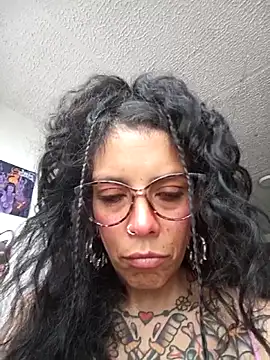 Snapshot of SweetVenomMilf chatting on 06-05-26, 12:00 SweetVenomMilf online show from 06-05-26, 12:00