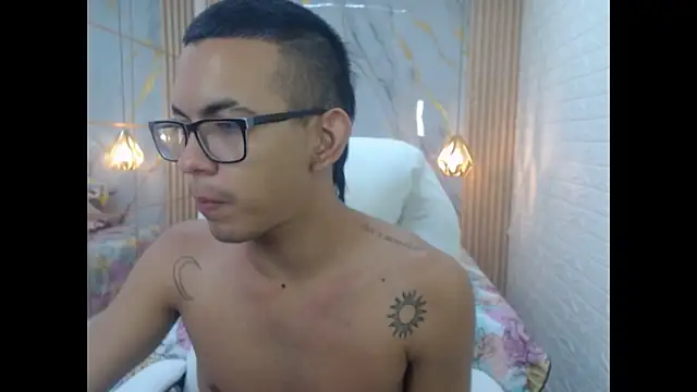 Snapshot of maximiliano_hotdevil chatting on 05-26-26, 07:39 maximiliano hotdevil online show from 05-26-26, 07:39