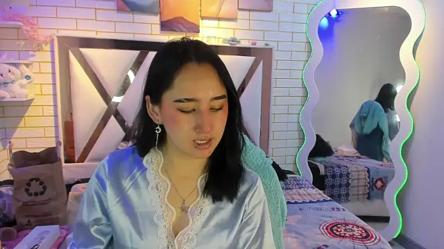 Lua bloom  online show from 07-05-26, 03:44
