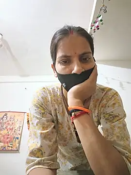 Snapshot of Neha-ji chatting on 06-30-26, 12:32 Neha-ji online show from 06-30-26, 12:32