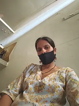 Snapshot of Neha-ji chatting on 06-29-26, 03:35 Neha-ji online show from 06-29-26, 03:35