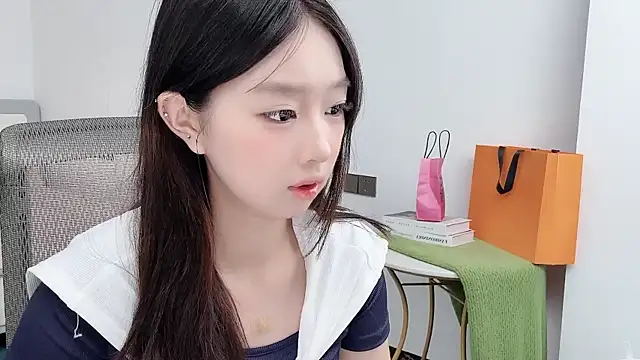Yoyo33355 online show from 06-15-26, 03:07