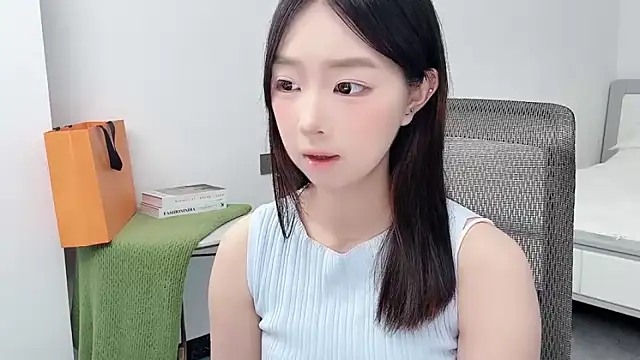 Yoyo33355 online show from 06-07-26, 03:34