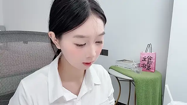 Yoyo33355 online show from 06-21-26, 03:12