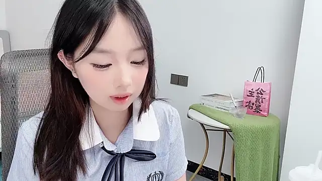 Yoyo33355 online show from 06-18-26, 11:15