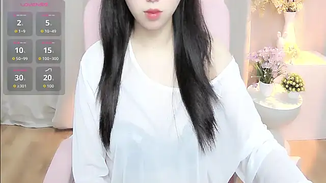 Snapshot of shynana chatting on 06-18-26, 01:15 shynana online show from 06-18-26, 01:15