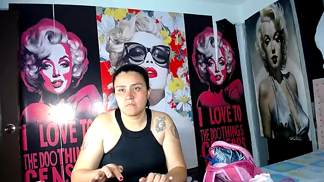 Snapshot of BaddieLuxe_ chatting on 05-26-26, 10:35 BaddieLuxe online show from 05-26-26, 10:35