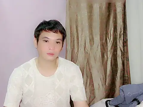 Snapshot of george4u8899 chatting on 05-29-26, 01:17 george4u8899 online show from 05-29-26, 01:17