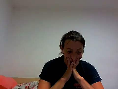 Snapshot of Kassandra06 chatting on 05-24-26, 05:57 Kassandra06 online show from 05-24-26, 05:57
