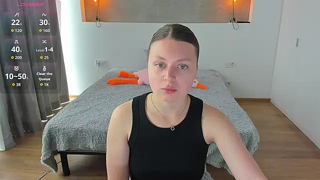 Snapshot of Kitkatvel chatting on 06-18-26, 05:28 Kitkatvel online show from 06-18-26, 05:28