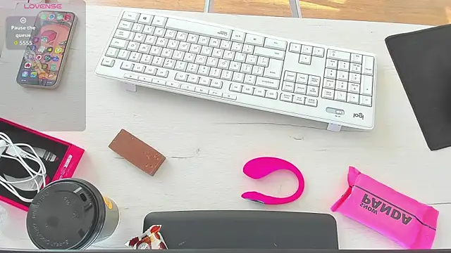 Snapshot of Kitkatvel chatting on 06-08-26, 05:41 Kitkatvel online show from 06-08-26, 05:41