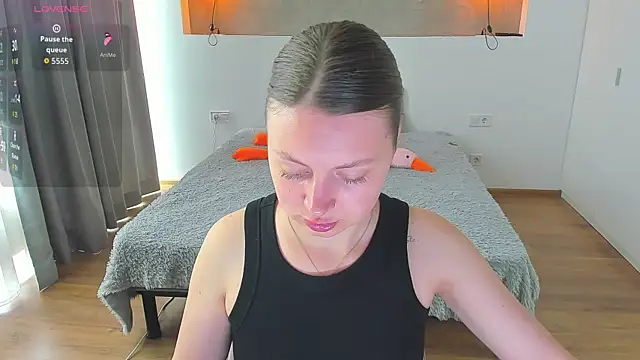 Snapshot of Kitkatvel chatting on 06-15-26, 06:02 Kitkatvel online show from 06-15-26, 06:02