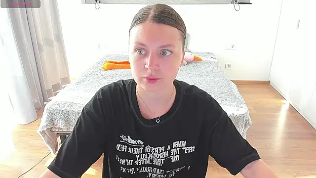 Snapshot of Kitkatvel chatting on 06-24-26, 05:17 Kitkatvel online show from 06-24-26, 05:17