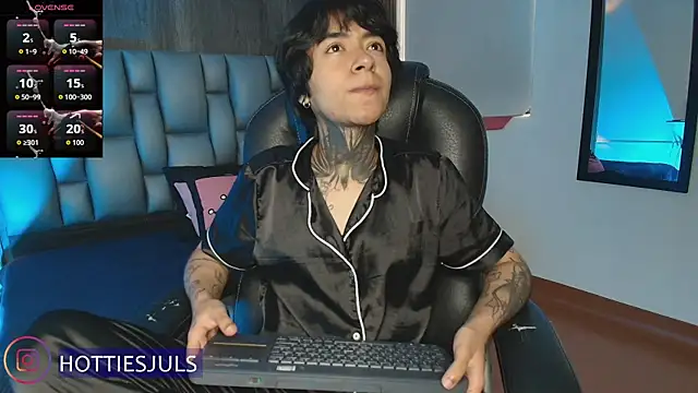 hottiesjuls online show from 07-15-26, 06:59