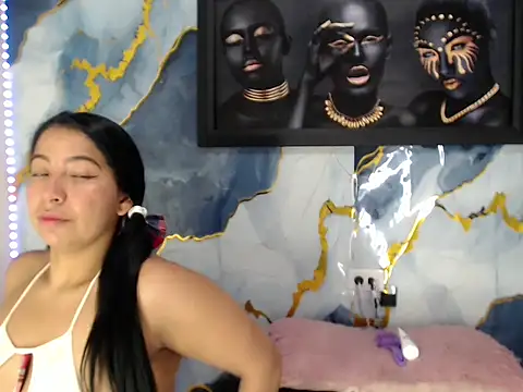 Yasmine Tapias online show from 06-18-26, 09:31