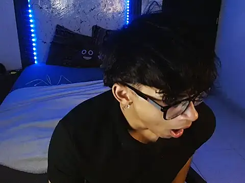 Mr yisuzz online show from 06-17-26, 11:09