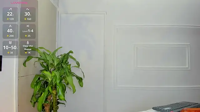Snapshot of emmaalennox__ chatting on 07-11-26, 07:14 emmaalennox online show from 07-11-26, 07:14
