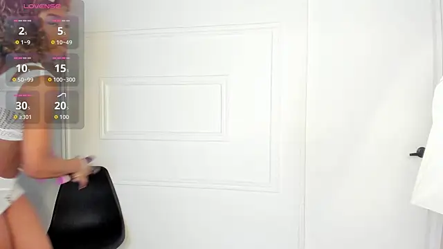 Snapshot of emmaalennox__ chatting on 06-04-26, 07:29 emmaalennox online show from 06-04-26, 07:29