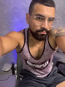 Snapshot of RoccoSaenz chatting on 05-28-26, 06:03 RoccoSaenz online show from 05-28-26, 06:03