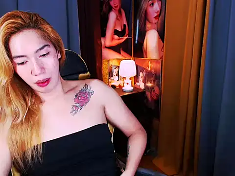 Snapshot of sexynaughtychristinaxx chatting on 05-26-26, 06:00 sexynaughtychristinaxx online show from 05-26-26, 06:00