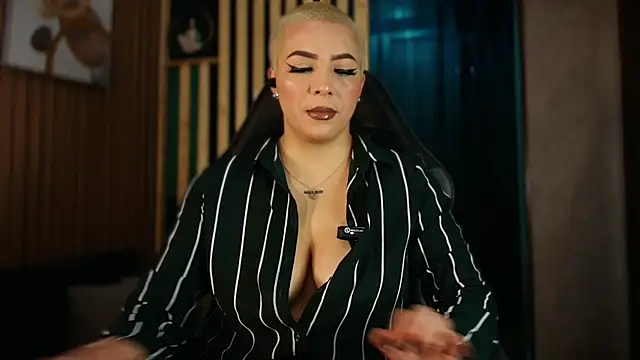 camila chainn  online show from 06-17-26, 04:23