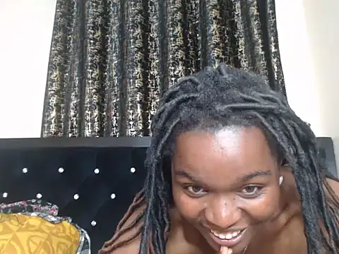 Snapshot of ebonyempress25 chatting on 06-12-26, 04:21 ebonyempress25 online show from 06-12-26, 04:21
