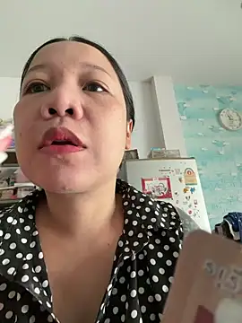 Snapshot of LINDA_HD chatting on 06-05-26, 04:17 LINDA HD online show from 06-05-26, 04:17