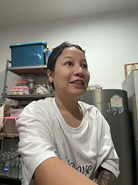 Snapshot of LINDA_HD chatting on 06-24-26, 04:16 LINDA HD online show from 06-24-26, 04:16