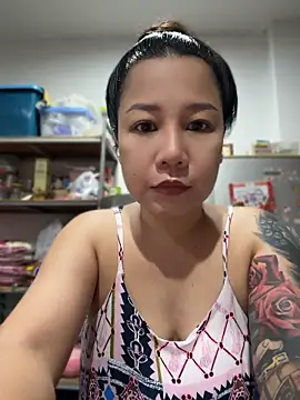 Snapshot of LINDA_HD chatting on 06-12-26, 01:31 LINDA HD online show from 06-12-26, 01:31
