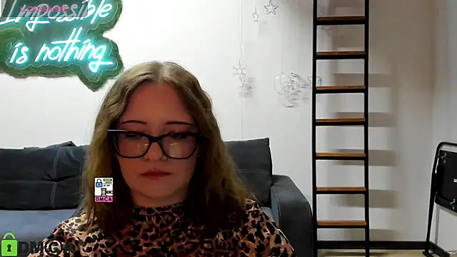 Snapshot of JuliNy_x chatting on 05-26-26, 04:16 JuliNy x online show from 05-26-26, 04:16
