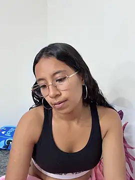 Snapshot of Violetlove_ chatting on 06-18-26, 09:14 Violetlove online show from 06-18-26, 09:14