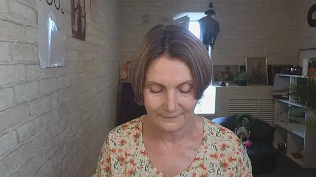 Snapshot of Mabel_Magic chatting on 06-10-26, 12:39 Mabel Magic online show from 06-10-26, 12:39