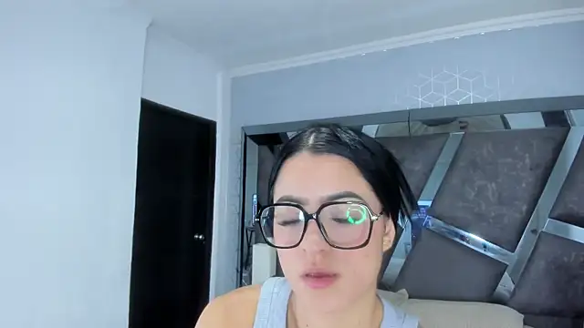 Snapshot of Milawink chatting on 06-16-26, 07:25 Milawink online show from 06-16-26, 07:25