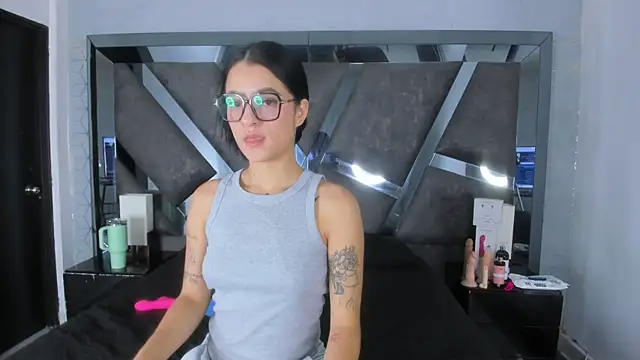 Snapshot of Milawink chatting on 06-19-26, 07:20 Milawink online show from 06-19-26, 07:20