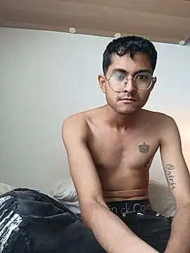 Snapshot of xanderlover chatting on 05-25-26, 05:44 xanderlover online show from 05-25-26, 05:44