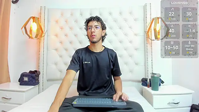 Snapshot of LEO_SANZ66 chatting on 06-19-26, 12:33 LEO SANZ66 online show from 06-19-26, 12:33