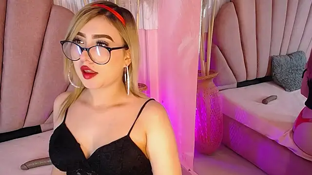 Snapshot of Doll_Kitty_ chatting on 06-03-26, 02:33 Doll Kitty online show from 06-03-26, 02:33