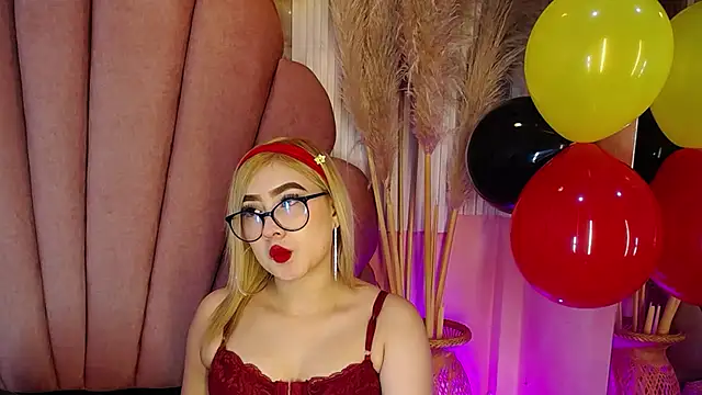 Snapshot of Doll_Kitty_ chatting on 06-12-26, 12:58 Doll Kitty online show from 06-12-26, 12:58