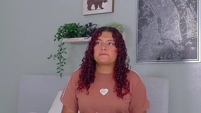 AmeliaLaurent  online show from 06-01-26, 07:24