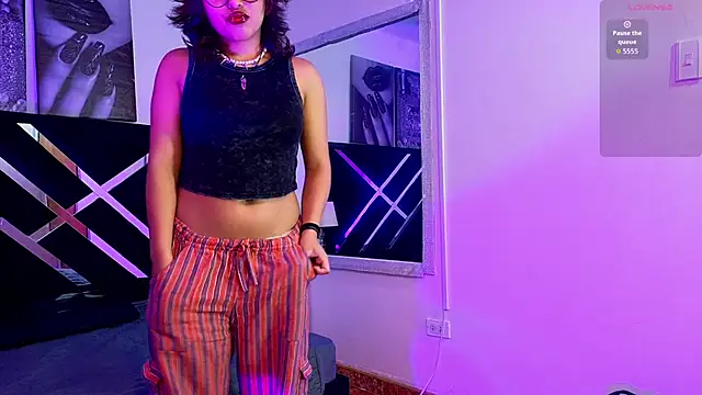 Snapshot of hannita_01 chatting on 06-09-26, 11:44 hannita 01 online show from 06-09-26, 11:44