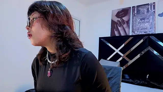 Snapshot of hannita_01 chatting on 06-04-26, 12:21 hannita 01 online show from 06-04-26, 12:21